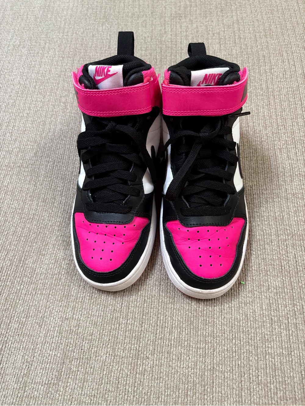 Basquetbol shoes for big girls.